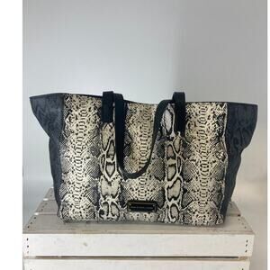 MARC BY MARC JACOBS LEATHER ANIMAL PRINT SHOULDER BAG (ASIS)